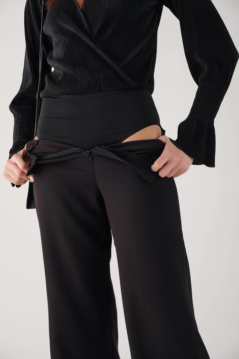 Volan Kol Piliseli Bodysuit Siyah