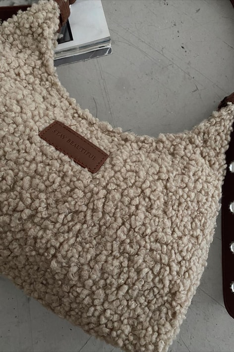 Tüylü Kol Çantası Taba-Vizon