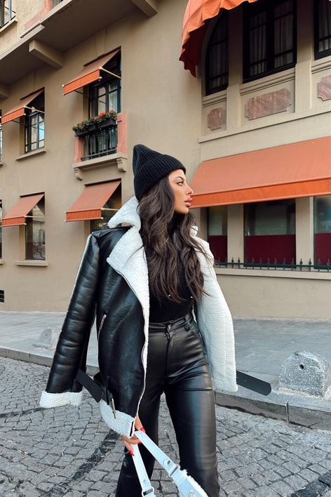 İçi Kürklü Kemer Detay Deri Ceket Siyah