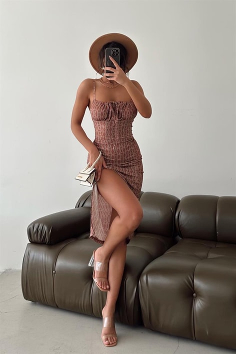 Askılı Çıtır Yırtmaçlı Elbise Taba