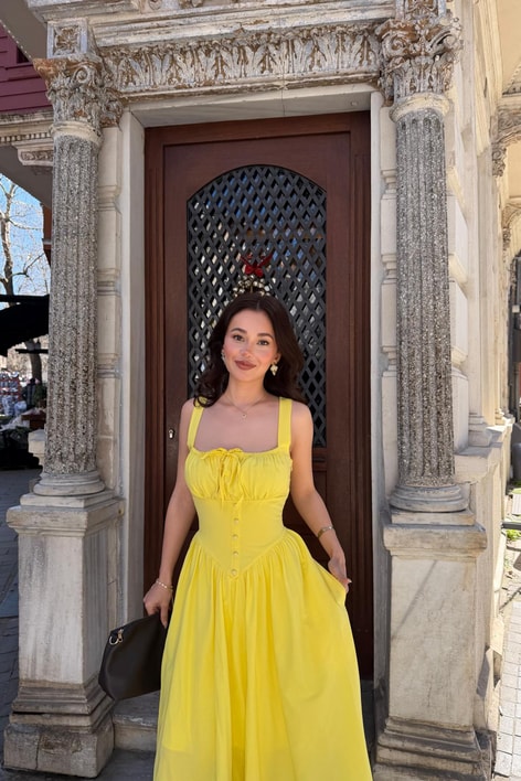 Büzgü Göğüs Detaylı Midi Elbise Sarı