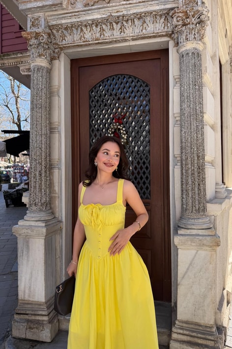 Büzgü Göğüs Detaylı Midi Elbise Sarı