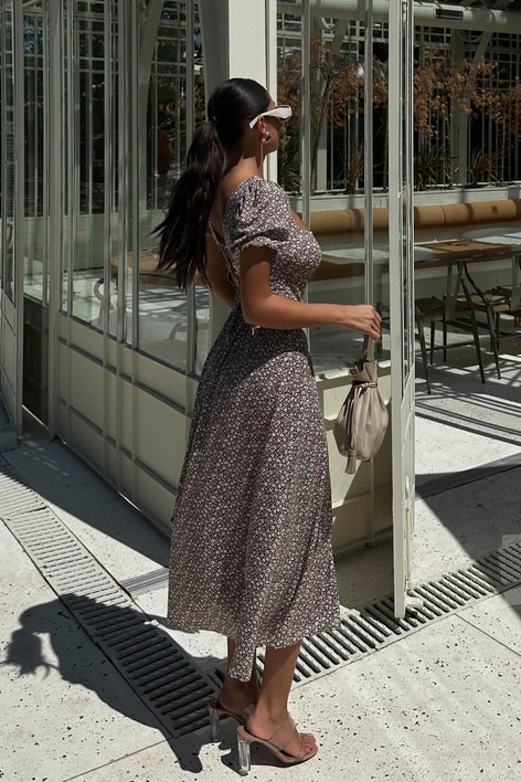 Çiçek Desenli Sırt Dekolteli Elbise Kahve