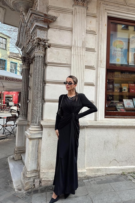 Drapeli Yırtmaçlı Elbise Siyah