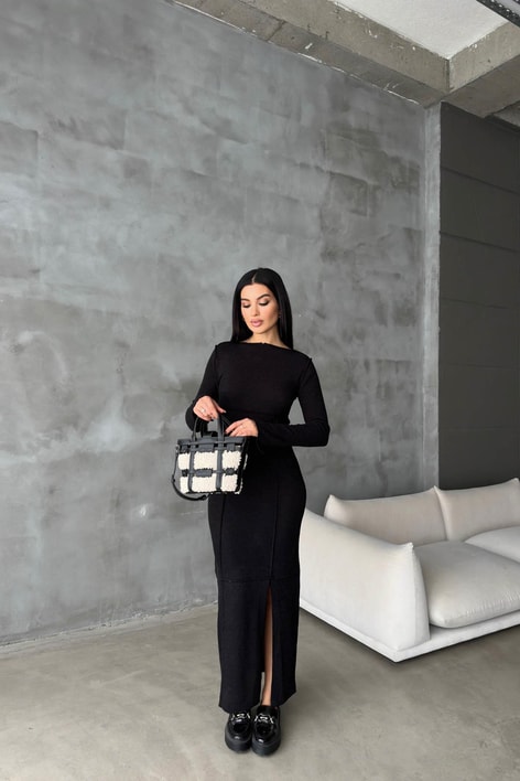 Eteği Yırtmaçlı Uzun Triko Elbise Siyah