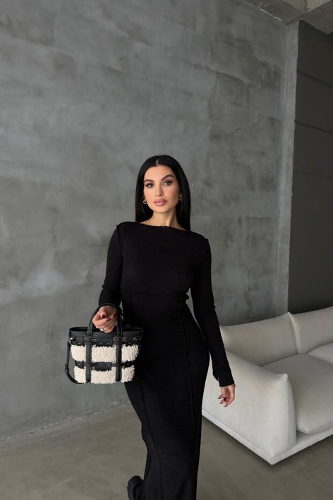 Eteği Yırtmaçlı Uzun Triko Elbise Siyah