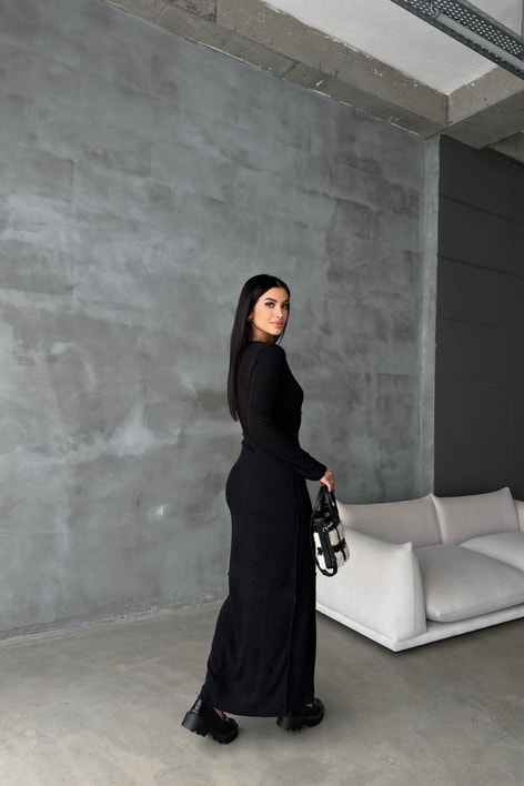 Eteği Yırtmaçlı Uzun Triko Elbise Siyah