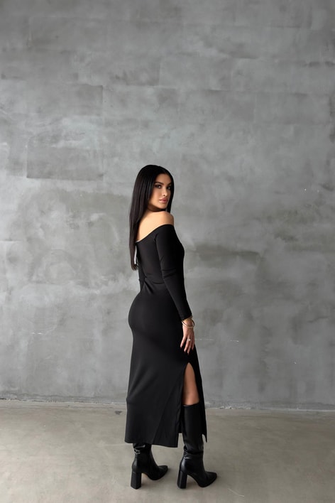 Göğüs Dekolteli Yırtmaçlı Elbise Siyah