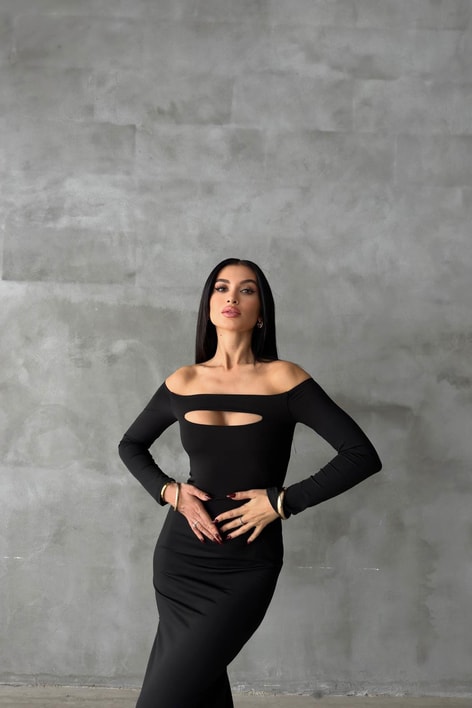 Göğüs Dekolteli Yırtmaçlı Elbise Siyah