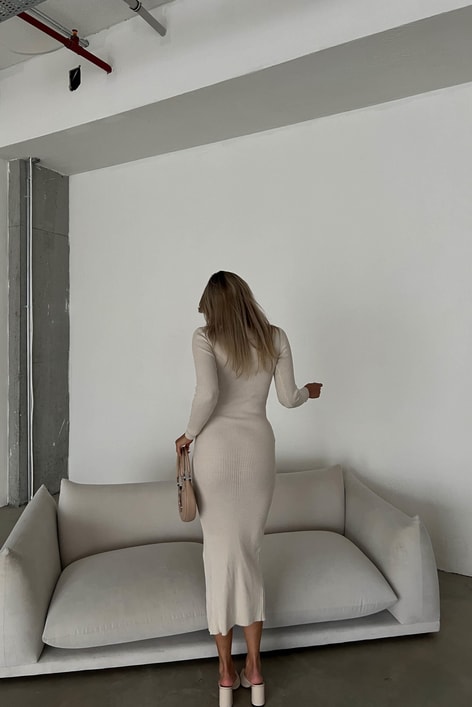 Göğüs Dekolteli Yırtmaçlı Triko Elbise Krem