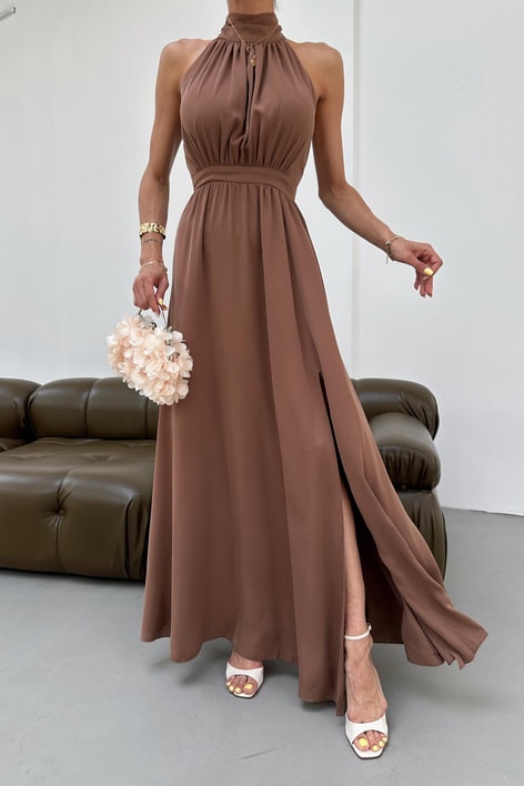 Halter Yaka Yırtmaçlı Şifon Elbise Kahve