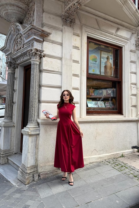 Kolsuz Dik Yaka Elbise Kırmızı