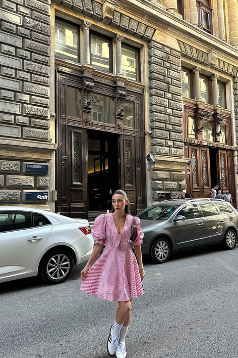 Lina Elbise Pembe
