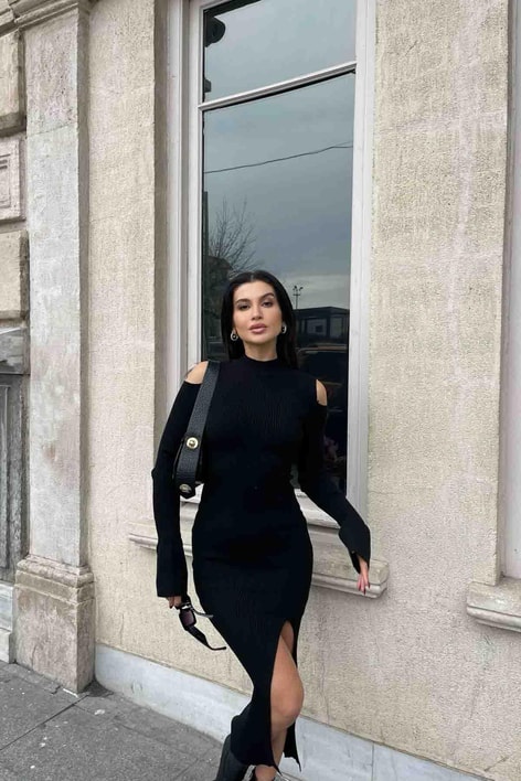 Omzu Açık Çan Kol Triko Elbise Siyah