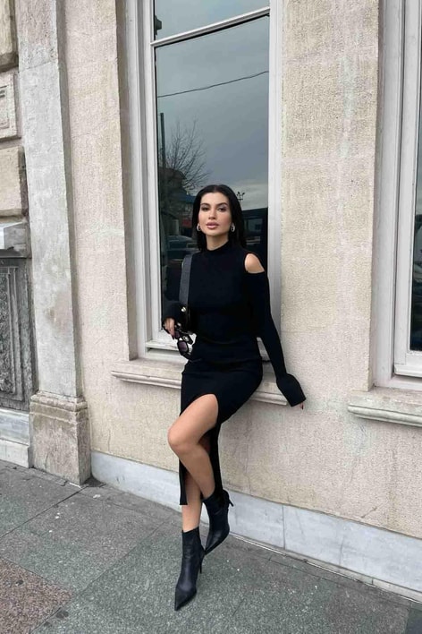 Omzu Açık Çan Kol Triko Elbise Siyah