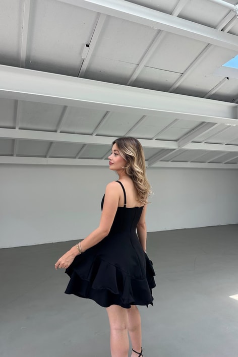 Stella Volanlı Elbise Siyah