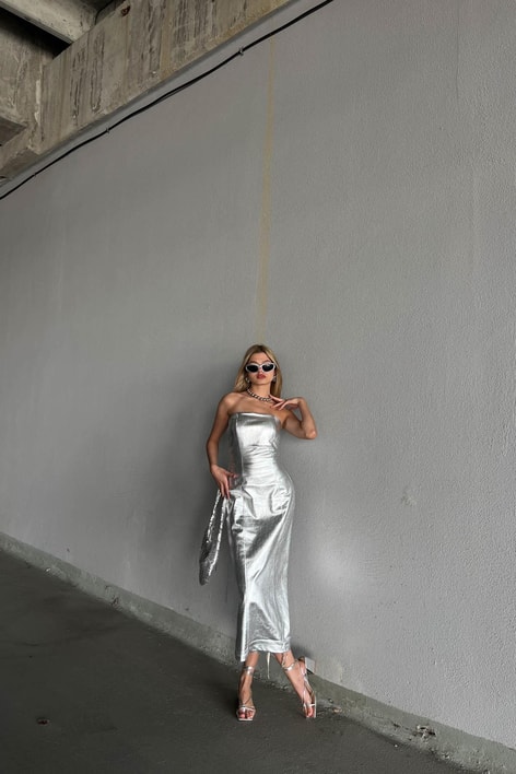 Stitch Straplez Metalik Elbise Gümüş