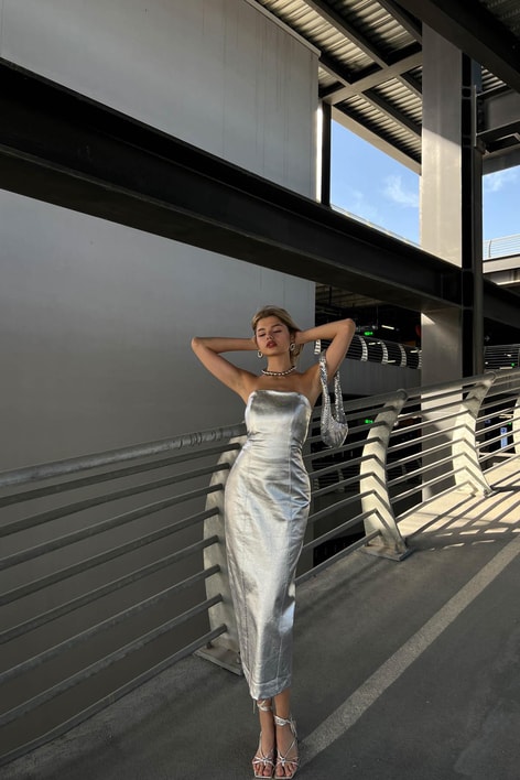 Stitch Straplez Metalik Elbise Gümüş