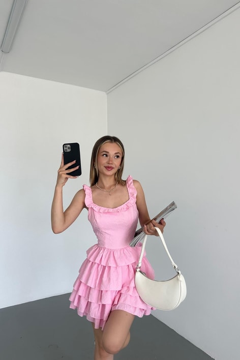 Yakası Fırfırlı KatKat Elbise Şeker Pembe
