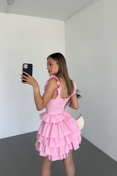 Yakası Fırfırlı KatKat Elbise Şeker Pembe