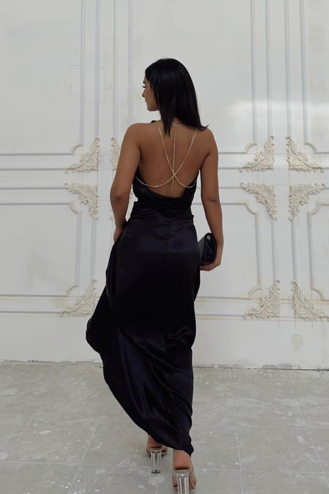 Zincir Sırt Dekolteli Saten Elbise Siyah