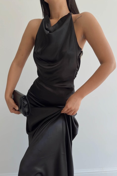 Zincir Sırt Dekolteli Saten Elbise Siyah