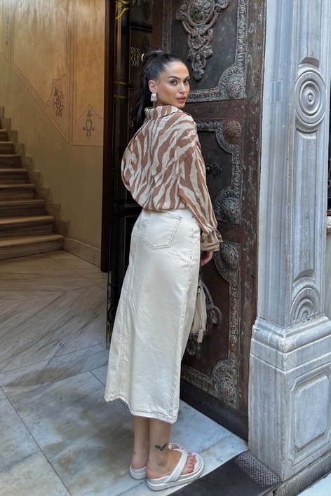 Asimetrik Yırtmaçlı Kot Etek Krem