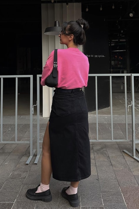 Asimetrik Yırtmaçlı Kot Etek Siyah