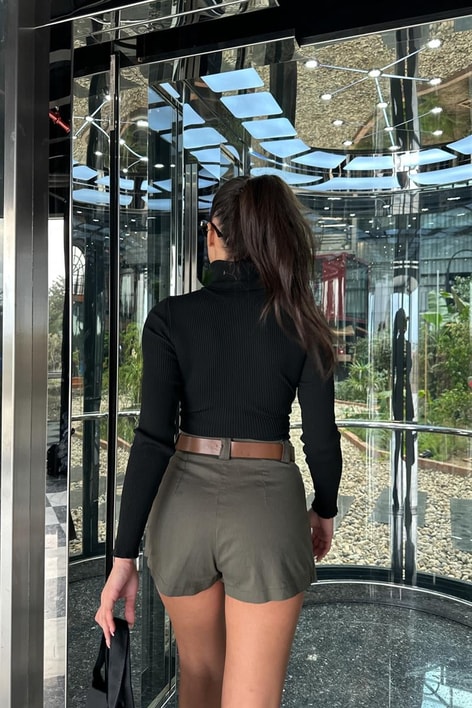 Kemer Detay Şortlu Pileli Etek Haki