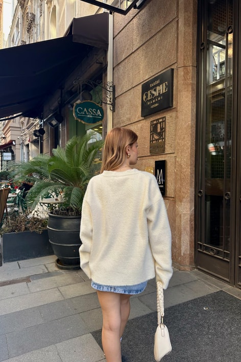 Broş Çiçek Detaylı Yumoş Hırka Ekru