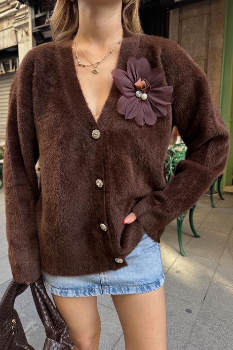 Broş Çiçek Detaylı Yumoş Hırka Kahve