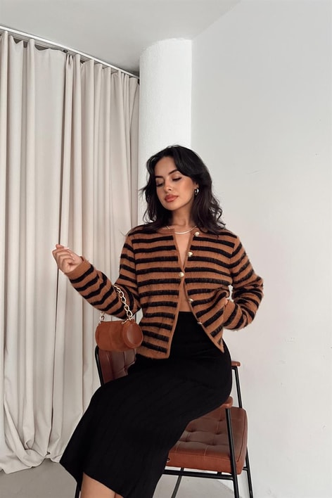 Gold Düğme Çizgi Desen Triko Hırka Kahverengi