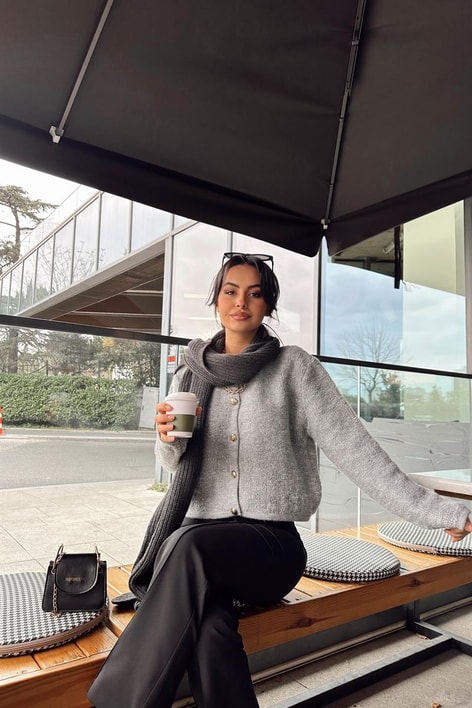 Gold Düğme Yumoş Hırka Gri