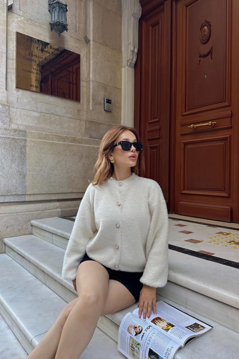 İnci Düğmeli Yumoş Hırka Taş