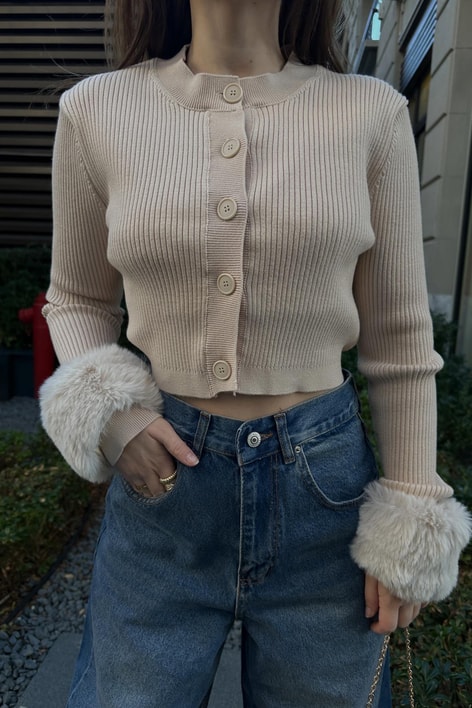 Tüy Kol Düğmeli Triko Hırka Bej