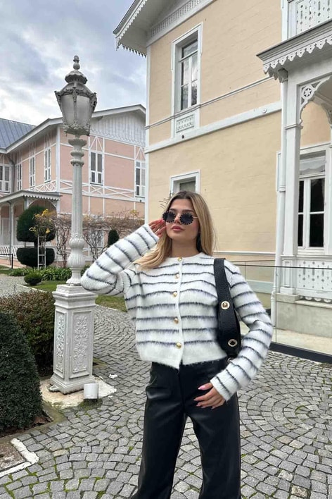 Yumoş Line Triko Hırka Krem