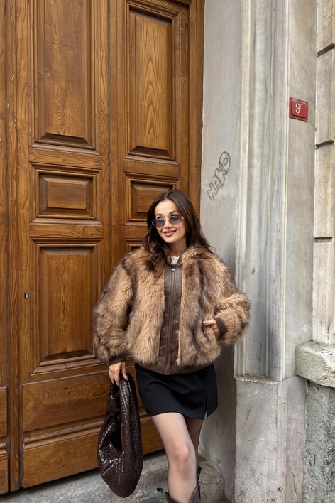 Lastik Detaylı Kapşonlu Kürk Kahve