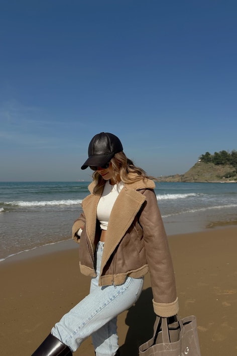 Lora Kürklü Mont Taba