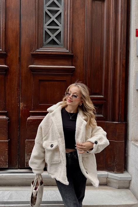 Oversize Düğmeli Peluş Mont Ekru