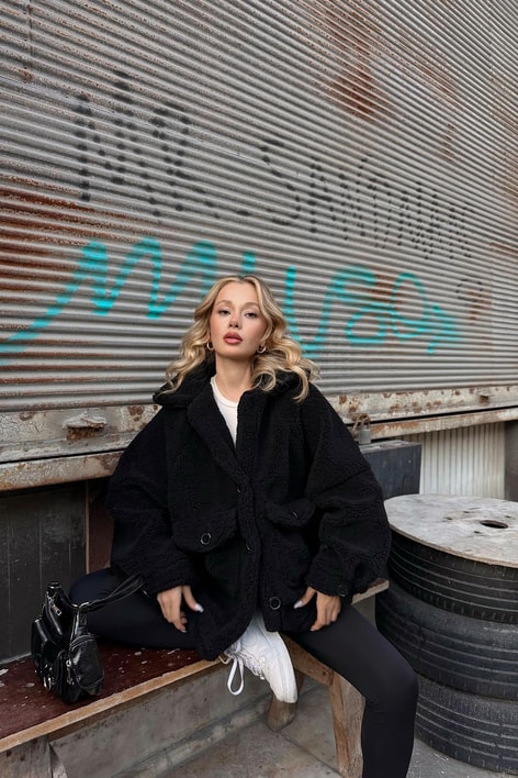 Oversize Düğmeli Peluş Mont Siyah