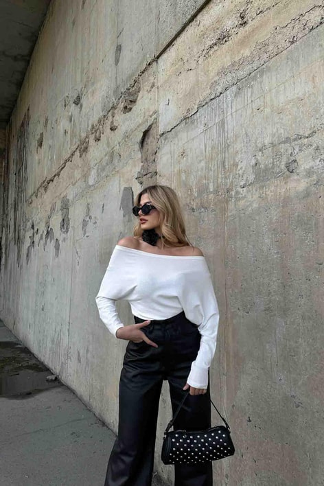 Kayık Yaka Asimetrik Bluz Ekru