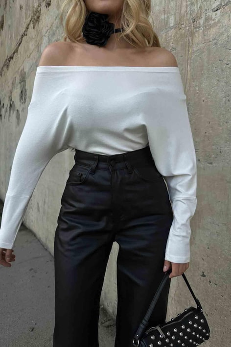 Kayık Yaka Asimetrik Bluz Ekru