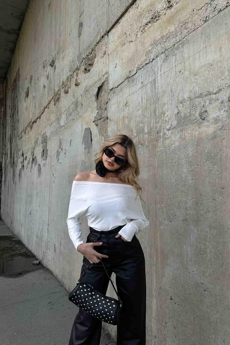 Kayık Yaka Asimetrik Bluz Ekru