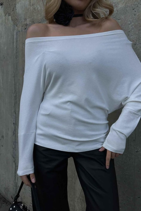 Kayık Yaka Asimetrik Bluz Ekru