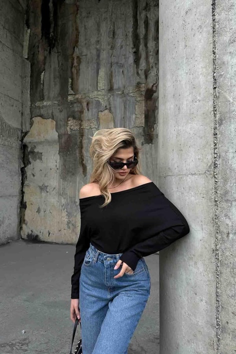 Kayık Yaka Asimetrik Bluz Siyah