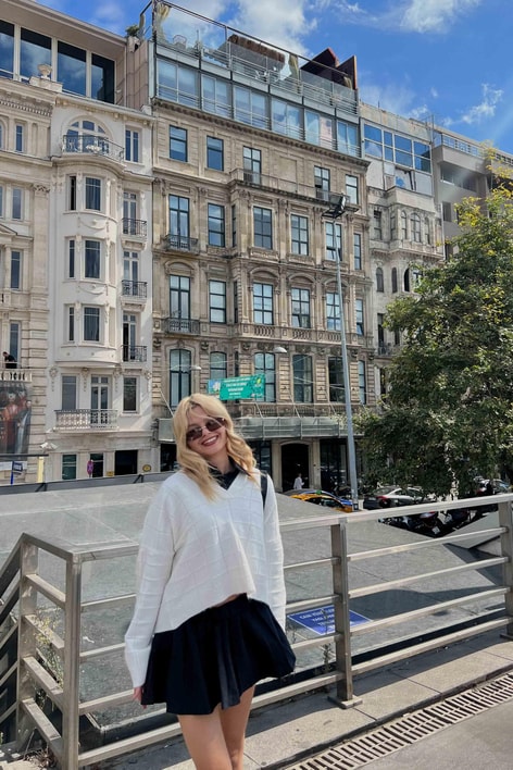 Kare Desen V Yaka Kazak Krem