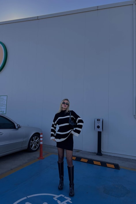 Line Dik Yaka Triko Kazak Siyah