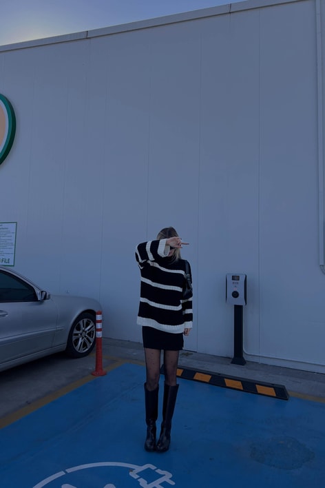 Line Dik Yaka Triko Kazak Siyah