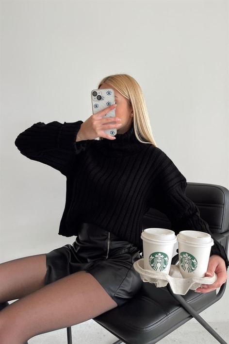 Nevürlü Crop Triko Kazak Siyah