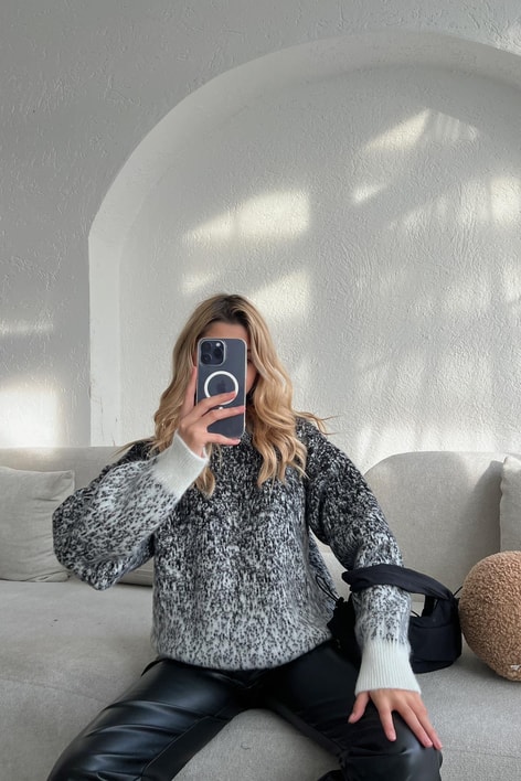 Taşlı Yün Kazak Siyah